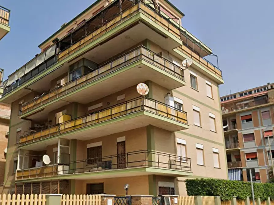 Immagine 7 di Appartamento in vendita  in Viale del Sommergibile a Roma