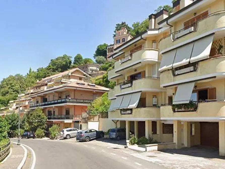 Immagine 1 di Posto auto in vendita  in Via Roma a Rocca Di Papa