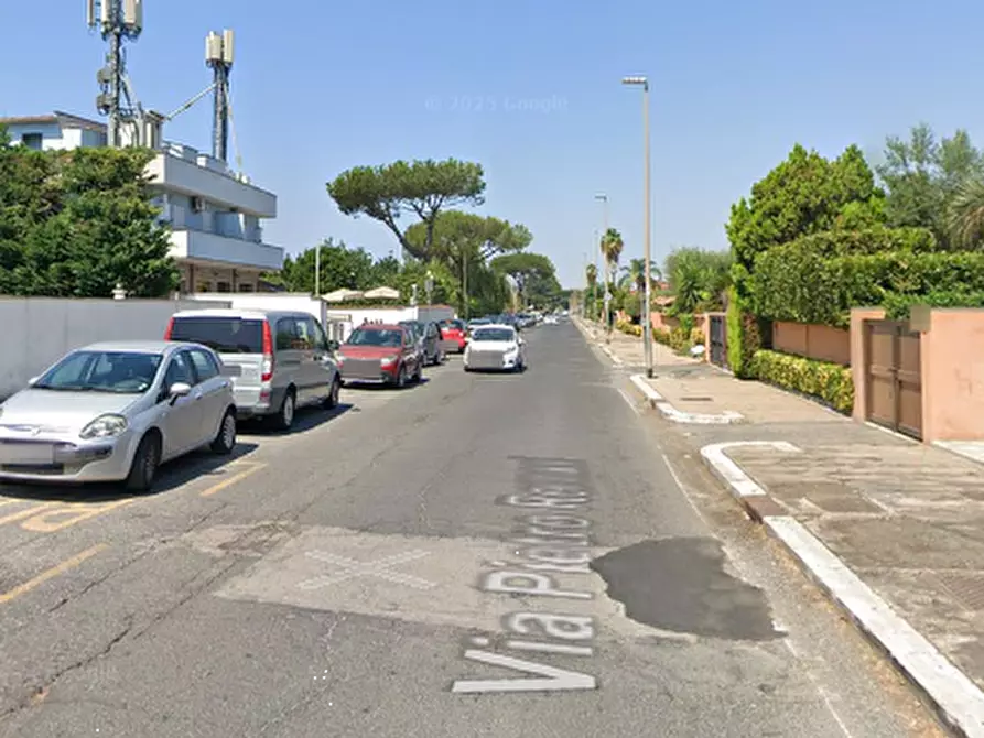 Immagine 4 di Garage in vendita  in Via Pietro Romani a Roma