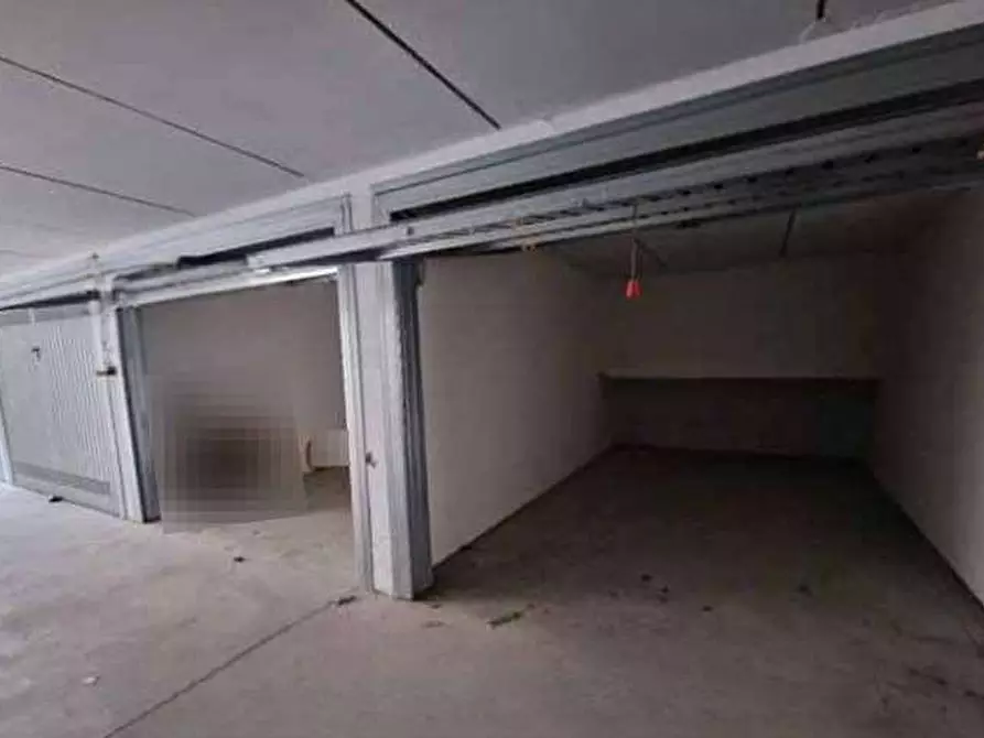 Immagine 2 di Garage in vendita  in Via Pietro Romani a Roma