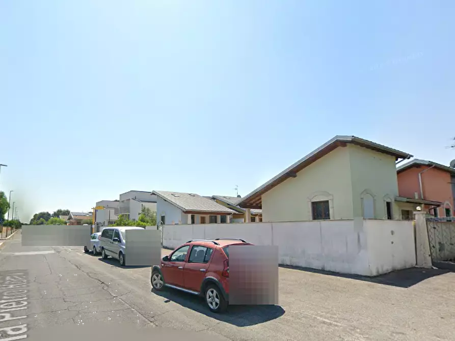 Immagine 9 di Garage in vendita  in Via Pietro Romani a Roma