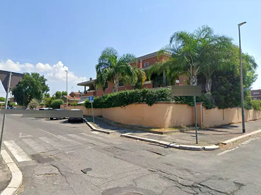 Immagine 12 di Garage in vendita  in Via Pietro Romani a Roma