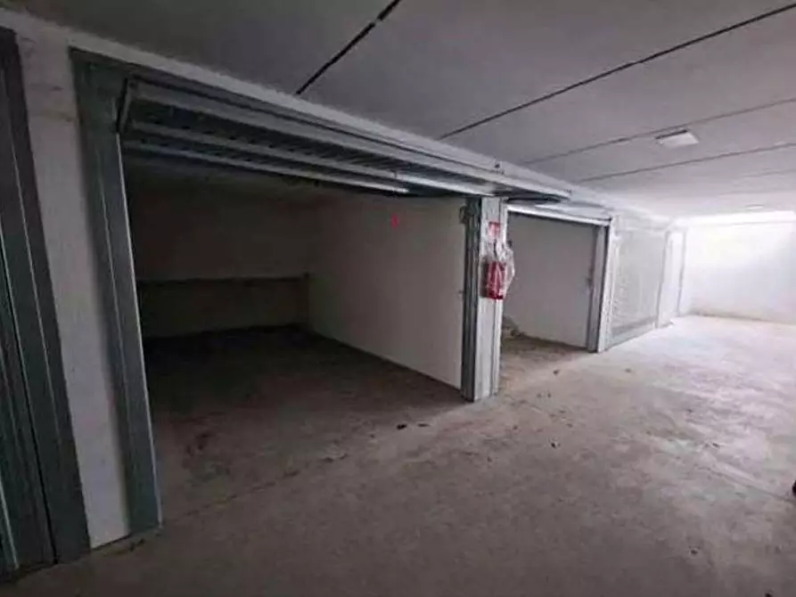 Immagine 1 di Garage in vendita  in Via Pietro Romani a Roma
