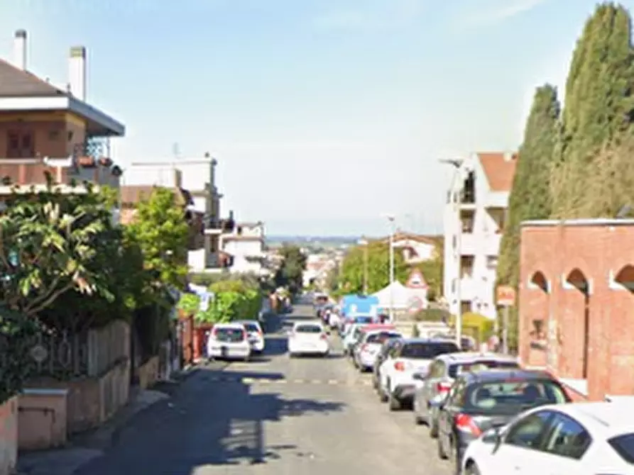 Immagine 3 di Appartamento in vendita  in via Leonardo da Vinci a Castel Gandolfo