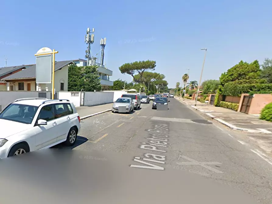 Immagine 6 di Garage in vendita  in Via Pietro Romani a Roma