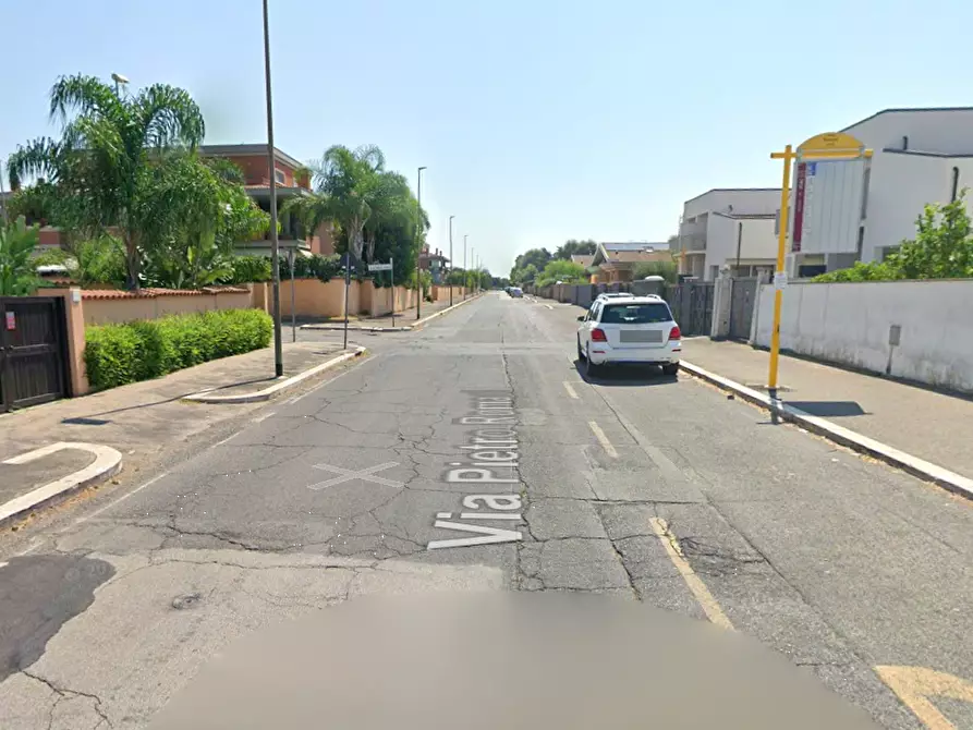 Immagine 8 di Garage in vendita  in Via Pietro Romani a Roma