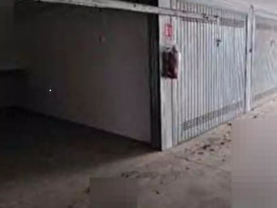 Immagine 3 di Garage in vendita  in Via Pietro Romani  a Roma
