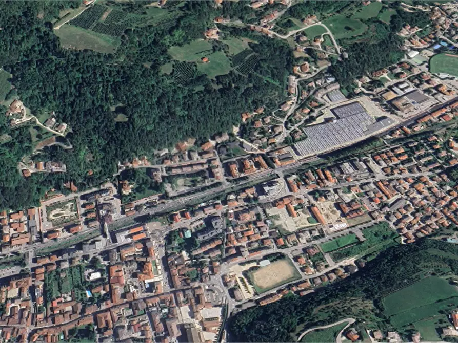 Immagine 5 di Ufficio in vendita  in Piazzale Mariano Rumor a Chiampo