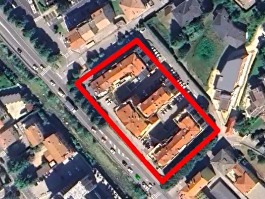 Immagine 2 di Negozio in vendita  in Piazzale Mariano Rumor a Chiampo