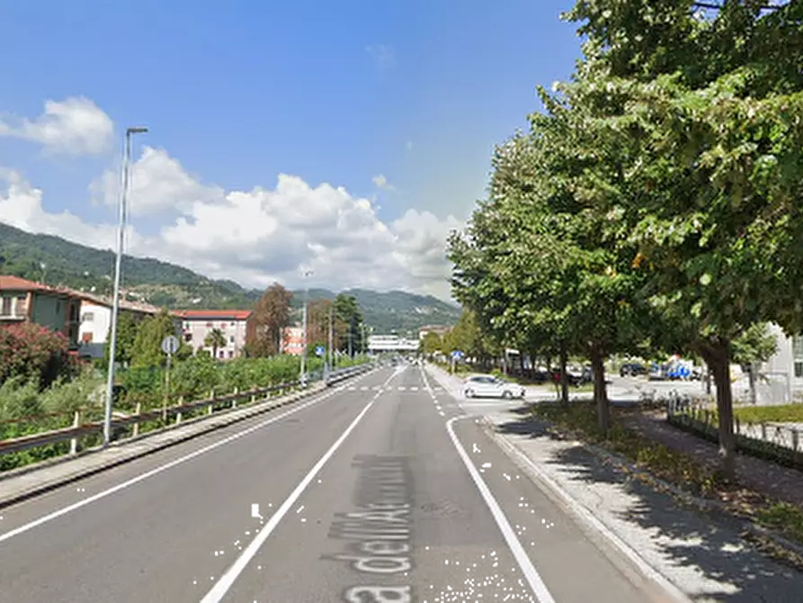 Immagine 5 di Negozio in vendita  in Piazzale Mariano Rumor a Chiampo