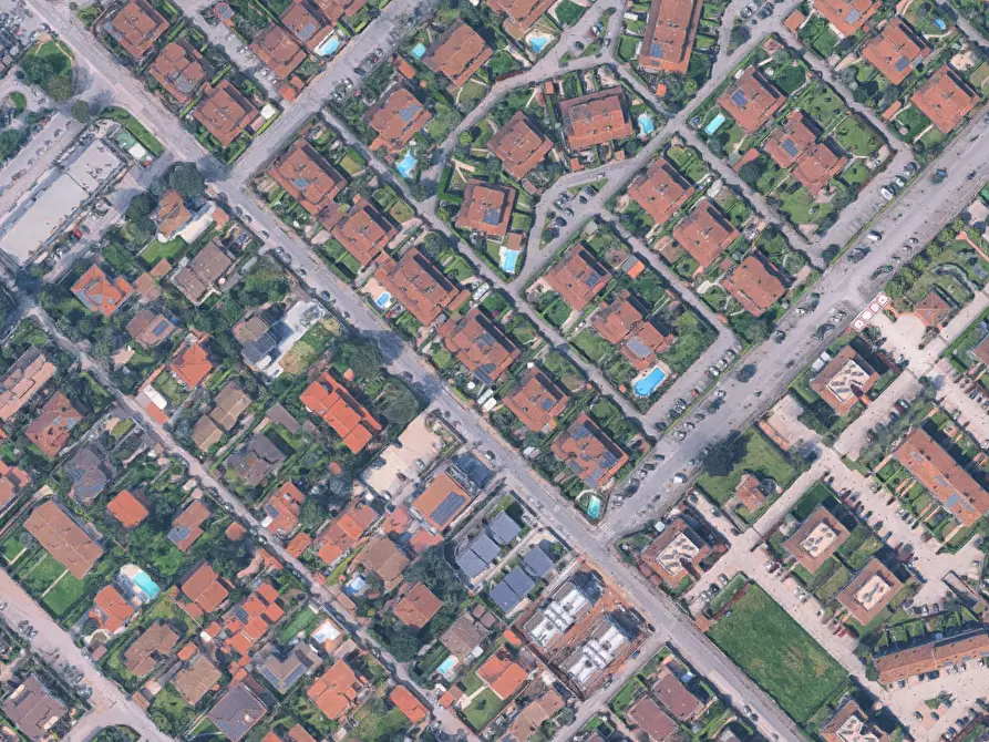 Immagine 10 di Garage in vendita  in Via Pietro Romani a Roma