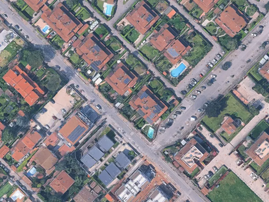 Immagine 11 di Garage in vendita  in Via Pietro Romani a Roma