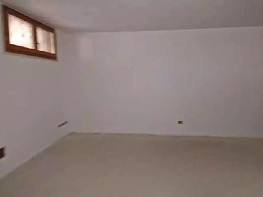 Immagine 9 di Villa in vendita  in Via Pietro Romani a Roma