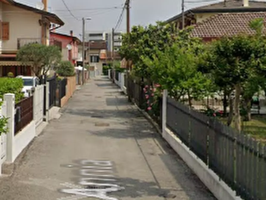 Immagine 5 di Porzione di casa in vendita  in Via Annia a Venezia