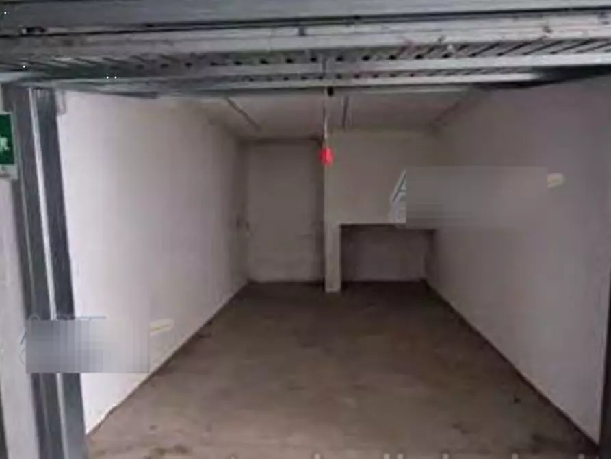 Immagine 1 di Garage in vendita  in Via Pietro Romani a Roma