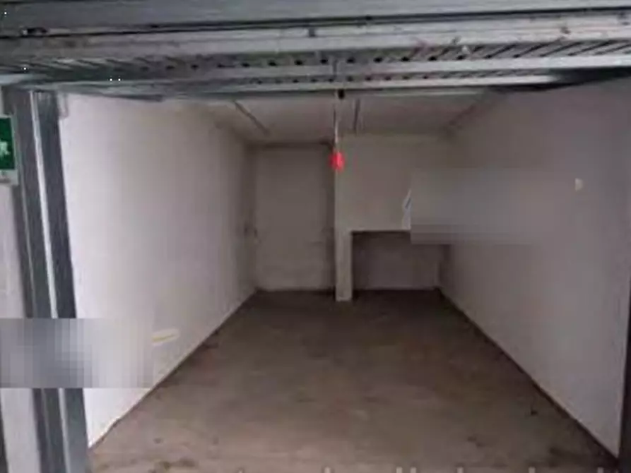 Immagine 1 di Garage in vendita  in Via Pietro Romani a Roma