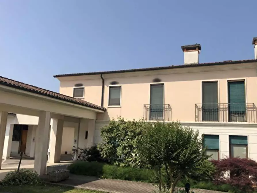 Immagine 1 di Appartamento in vendita  in Piazza Enrico Mattei a Isola Vicentina