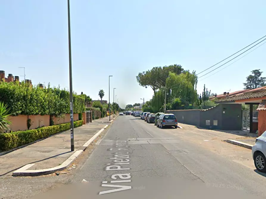 Immagine 10 di Villa in vendita  in Via Pietro Romani a Roma