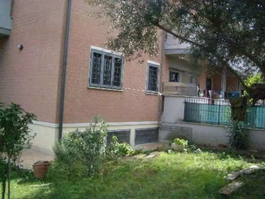 Immagine 8 di Appartamento in vendita  in Via Riola Sardo a Roma