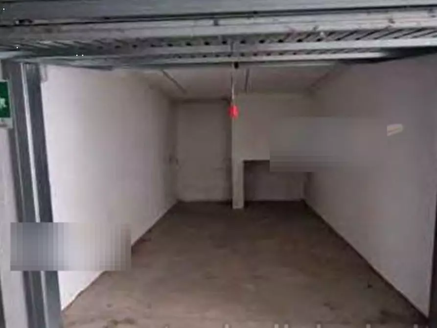 Immagine 1 di Garage in vendita  in Via Pietro Romani a Roma