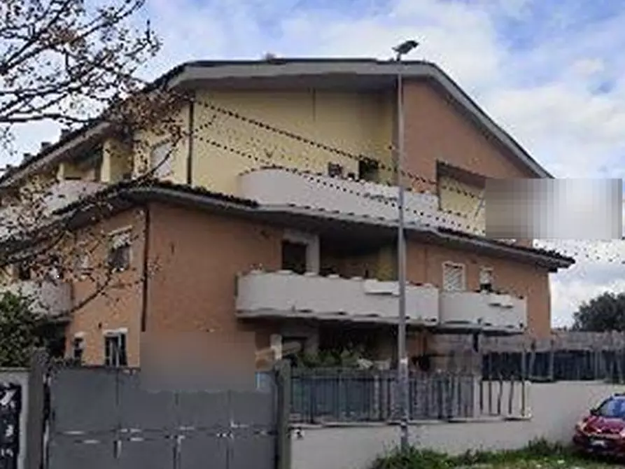 Immagine 1 di Garage in vendita  in Via Riola Sardo a Roma