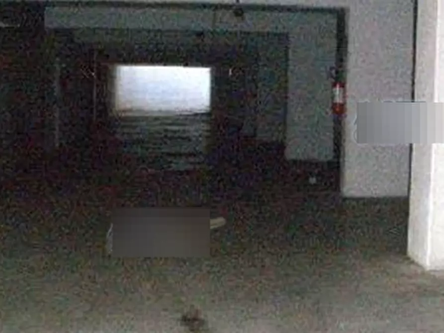 Immagine 2 di Garage in vendita  in Via Riola Sardo a Roma