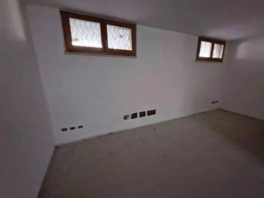 Immagine 24 di Villa in vendita  in Via Pietro Romani a Roma