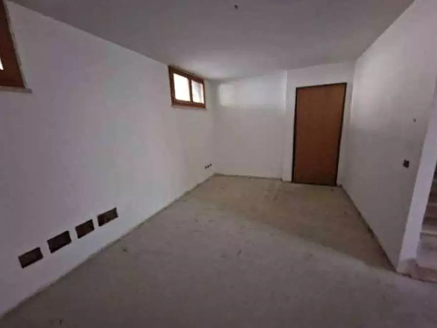 Immagine 26 di Villa in vendita  in Via Pietro Romani a Roma