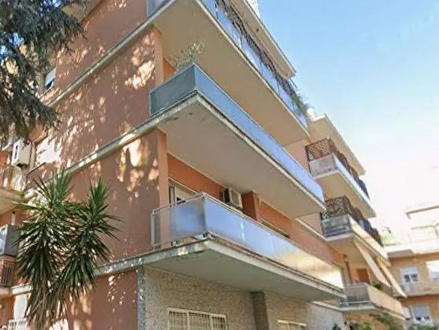 Immagine 2 di Appartamento in vendita  in Via Bernardo Blumenstihl a Roma