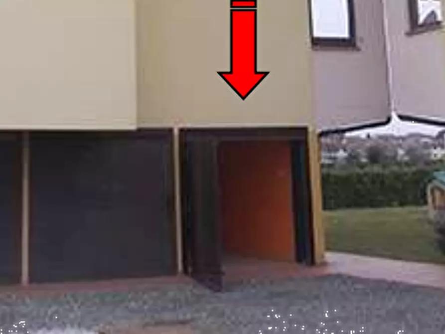 Immagine 1 di Garage in vendita  in Via del Maggino a Campi Bisenzio