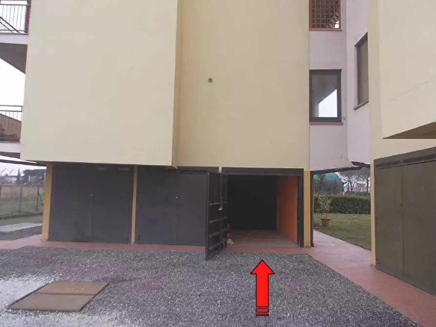 Immagine 2 di Garage in vendita  in Via del Maggino a Campi Bisenzio