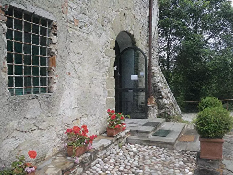 Immagine 2 di Stabile in vendita  in Via Pimonte  a Barberino Di Mugello