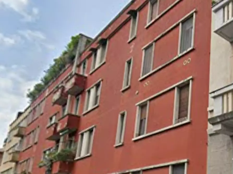 Immagine 3 di Laboratorio in vendita  in Via Bordighera a Milano