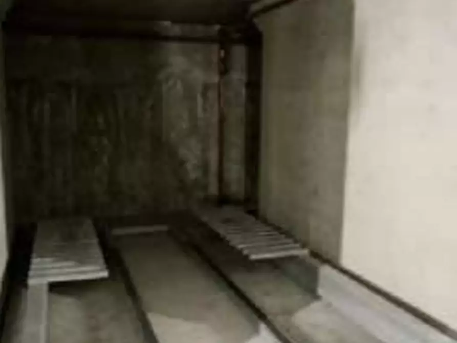 Immagine 2 di Posto auto in vendita  in via Adda a Milano