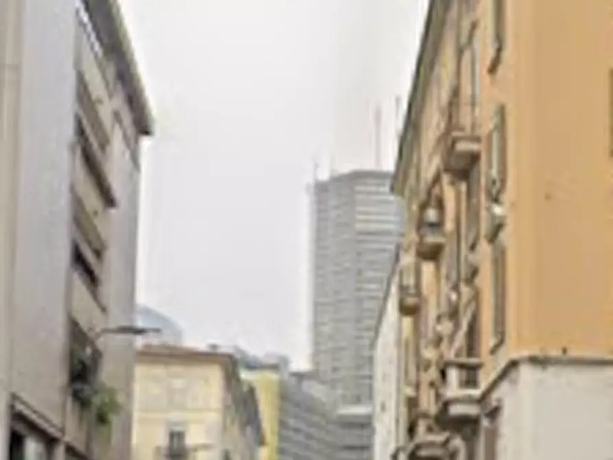 Immagine 4 di Posto auto in vendita  in via Adda a Milano