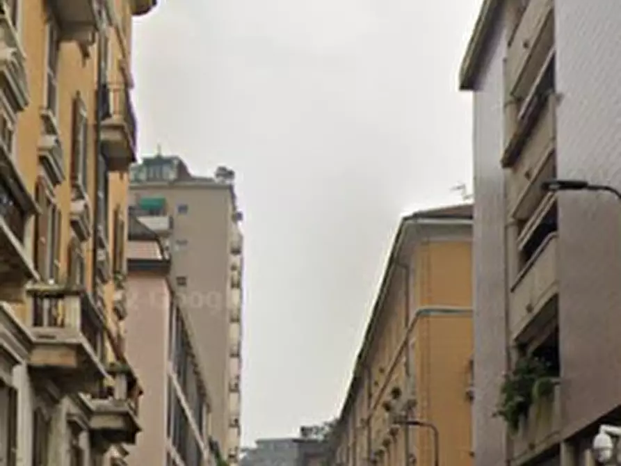 Immagine 3 di Posto auto in vendita  in via Adda a Milano