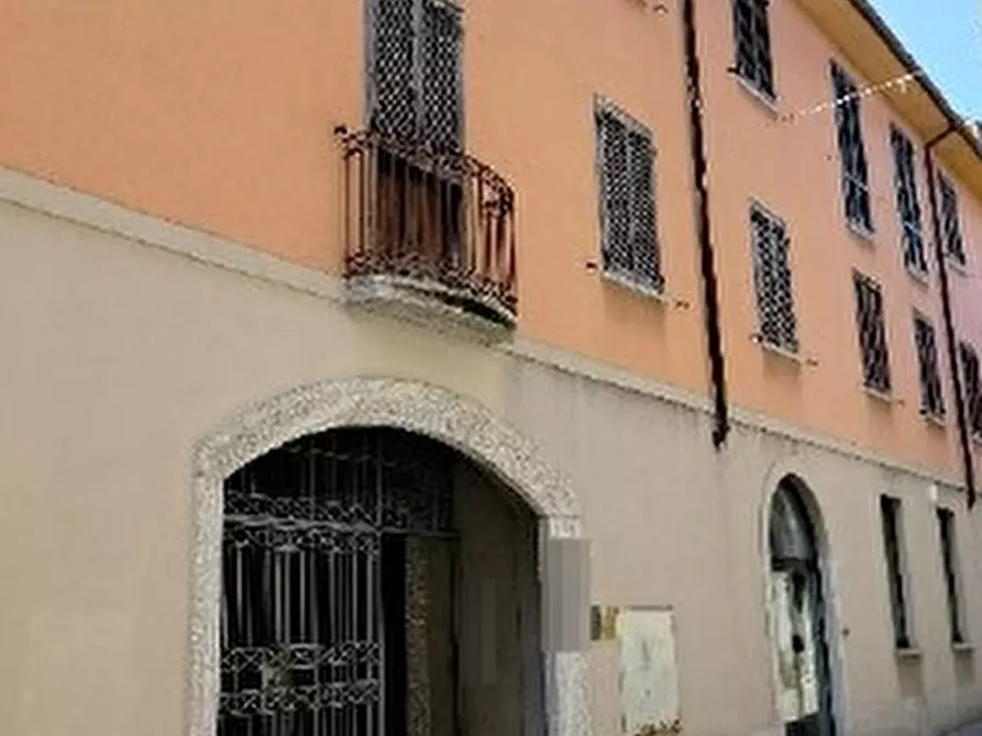 Immagine 3 di Negozio in vendita  in Via Camillo Benso Conte di Cavour  a Oggiono