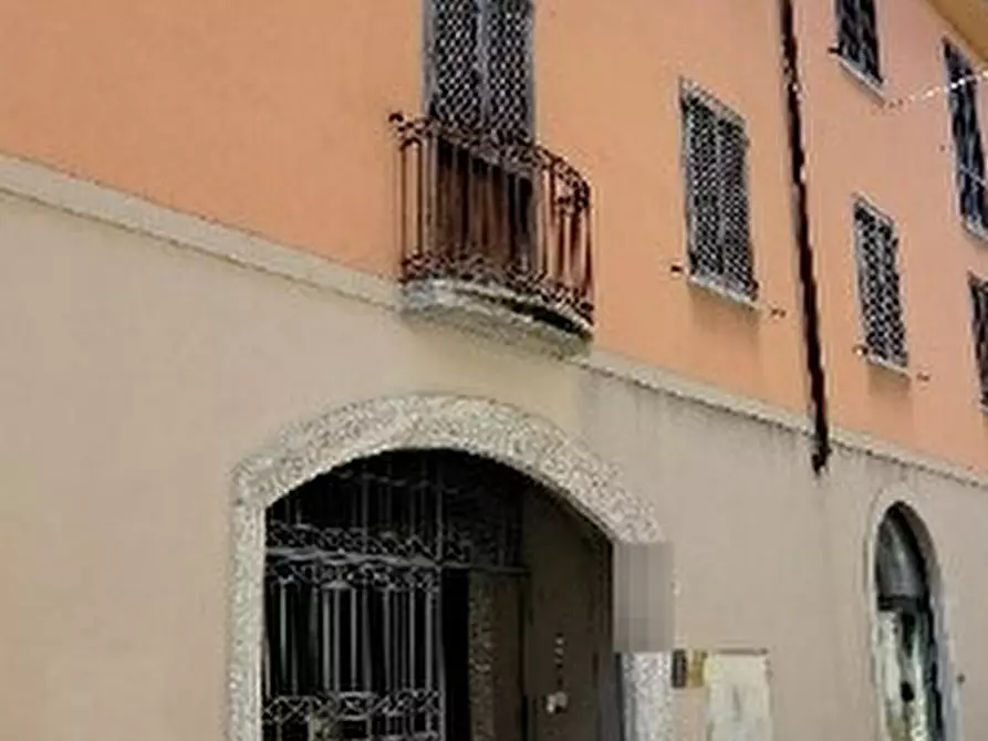 Immagine 5 di Negozio in vendita  in Via Camillo Benso Conte di Cavour  a Oggiono