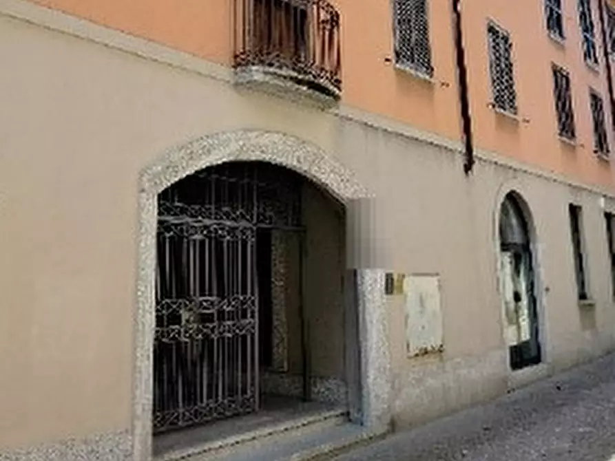 Immagine 13 di Negozio in vendita  in Via Camillo Benso Conte di Cavour  a Oggiono