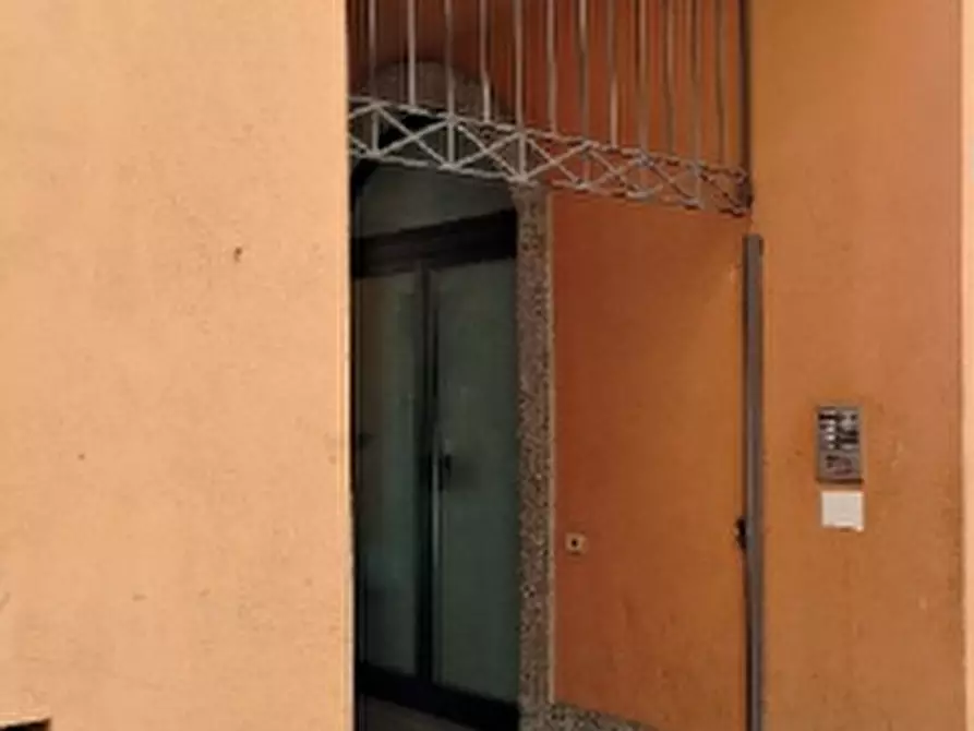 Immagine 18 di Negozio in vendita  in Via Camillo Benso Conte di Cavour  a Oggiono