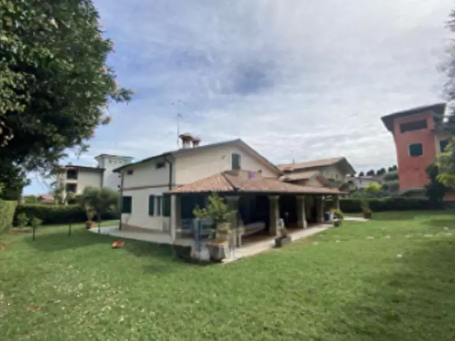 Immagine 4 di Villa in vendita  in Via Giacomo Puccini a Desenzano Del Garda