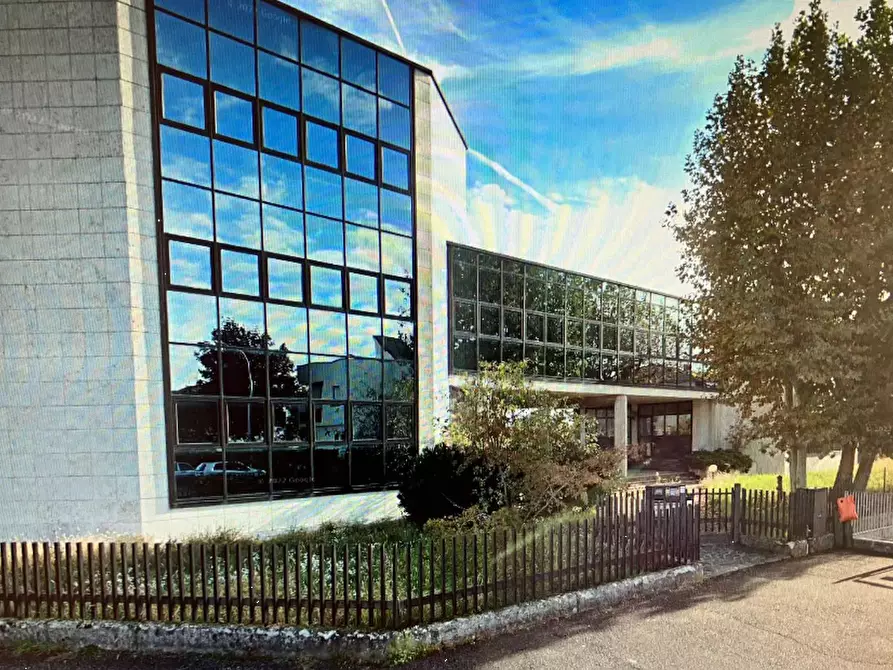 Immagine 2 di Stabile in vendita  in Via Anemone a Dalmine