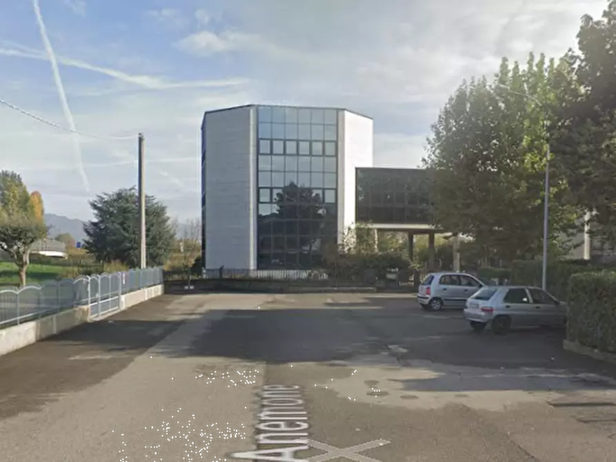 Immagine 8 di Stabile in vendita  in Via Anemone a Dalmine