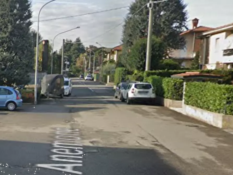 Immagine 9 di Stabile in vendita  in Via Anemone a Dalmine