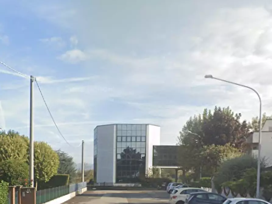 Immagine 10 di Stabile in vendita  in Via Anemone a Dalmine