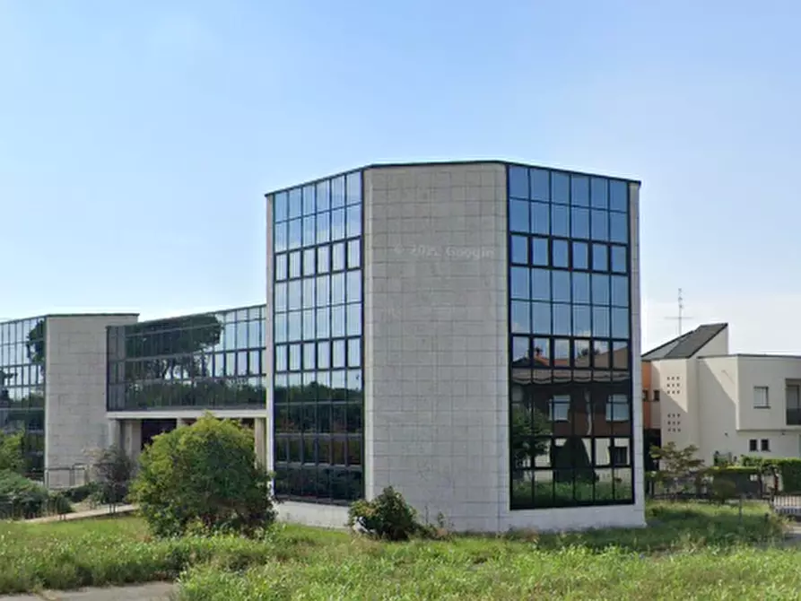 Immagine 14 di Stabile in vendita  in Via Anemone a Dalmine