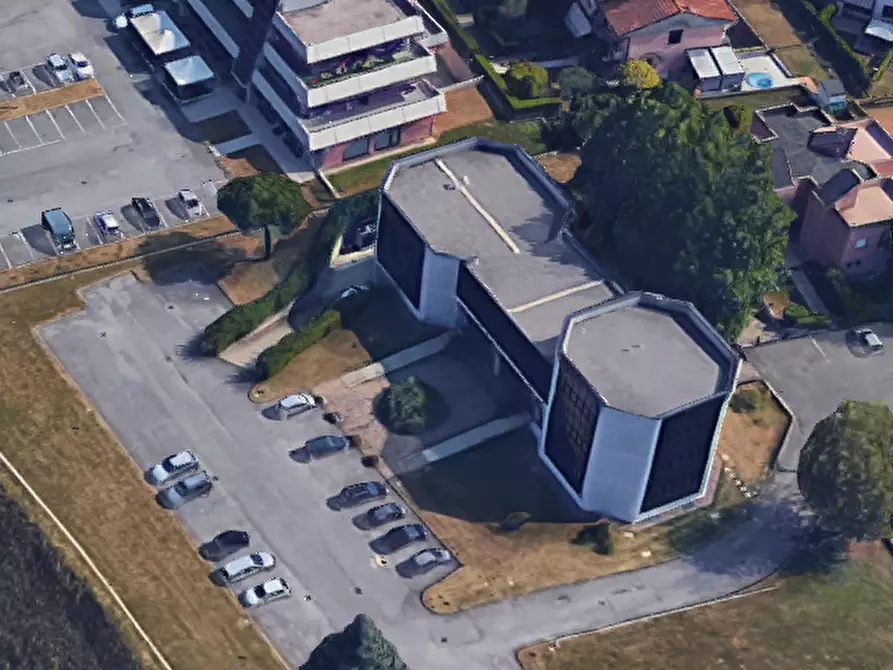 Immagine 15 di Stabile in vendita  in Via Anemone a Dalmine