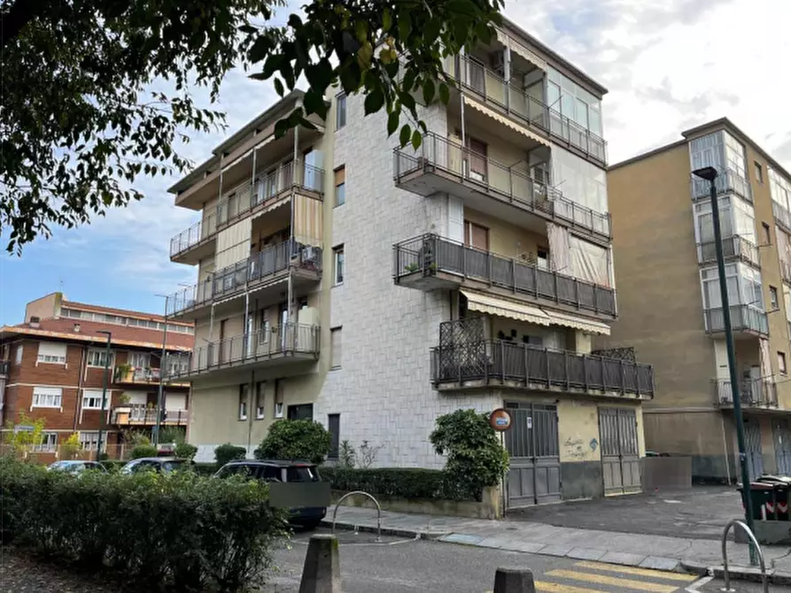 Immagine 2 di Garage in vendita  in Piazzale Pola  a Torino