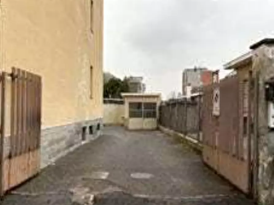 Immagine 2 di Garage in vendita  in Via Monte Cengio a Torino