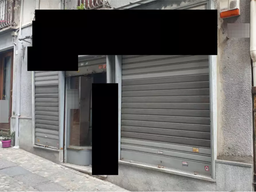 Immagine 1 di Negozio in vendita  in Via Cibrario a Lanzo Torinese